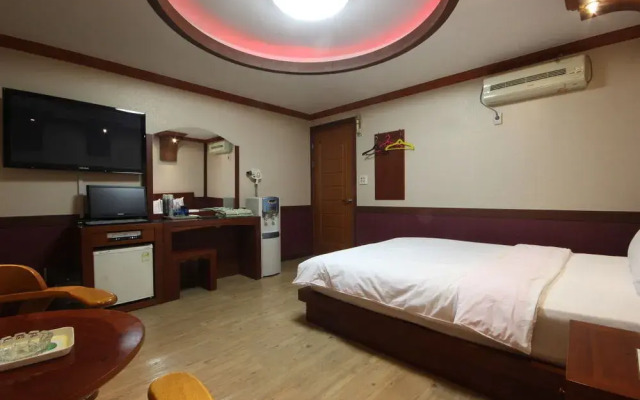 Utopia Motel