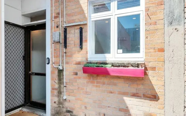 Spacious 2 Bedroom Newmarket Apartment W Carpark