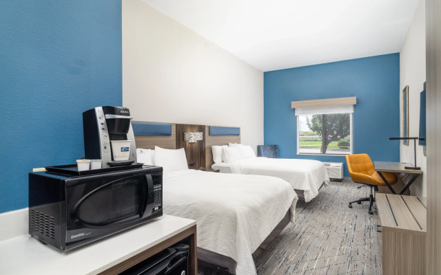 Holiday Inn Express Hotel & Suites Pratt by IHG