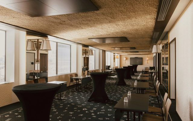 Maison Heler Metz, Curio Collection By Hilton
