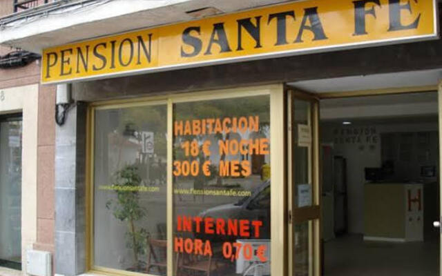 Отель Pension Santa Fe Фуэнхирола вид на фасад