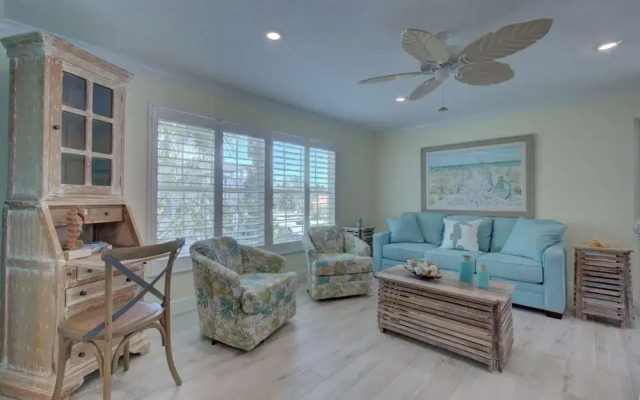 Lulu's Key House Entire 4-unit Complex
