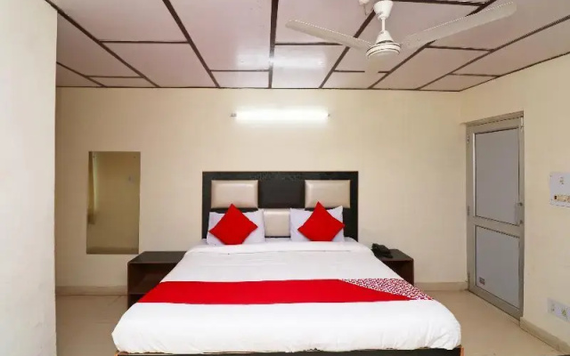 OYO 24525 Hotel Country Lodge