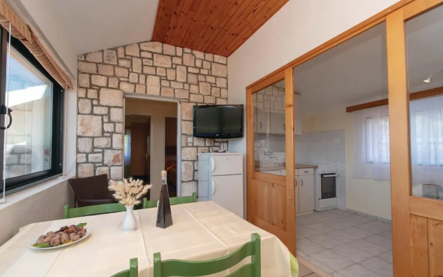 Amazing Home in Tankaraca With Wifi and 4 Bedrooms