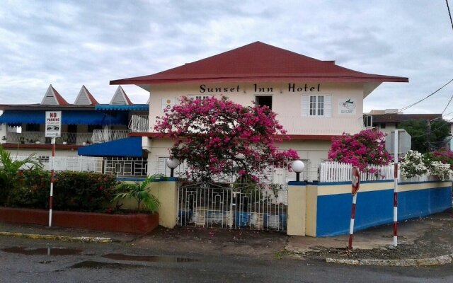 Sunset Inn Hotel вид на фасад