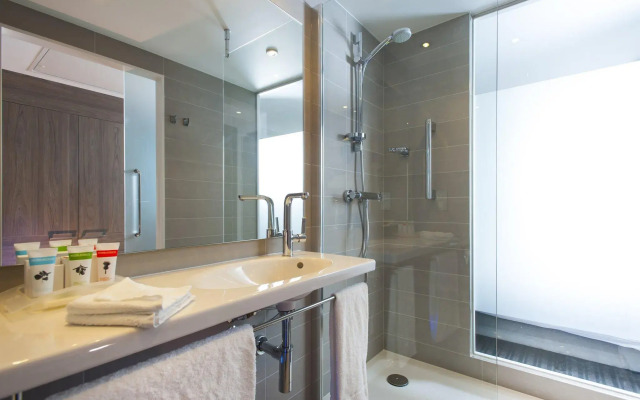 Holiday Inn London - West by IHG