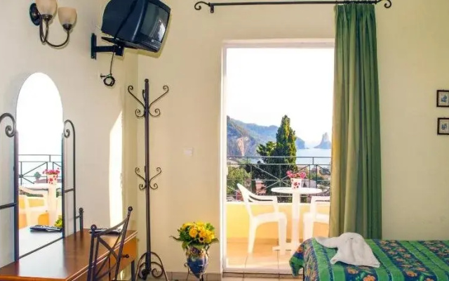 Alonakia Hotel