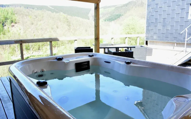 Lake-view Apartment With Sauna, hot tub