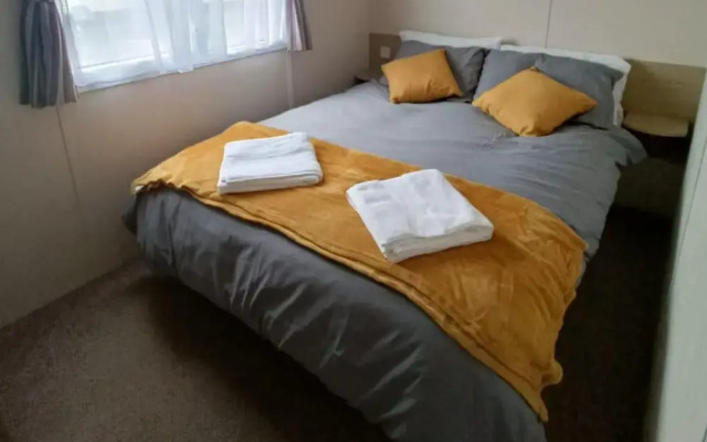 3 Bed, Sleeps 6, Parking