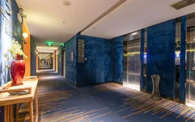 Huangchi Business Hotel