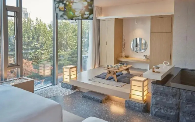 Uh Suite The Seoul
