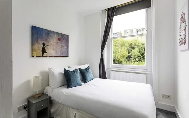 Clapham Charm: 2-bedroom Beauty