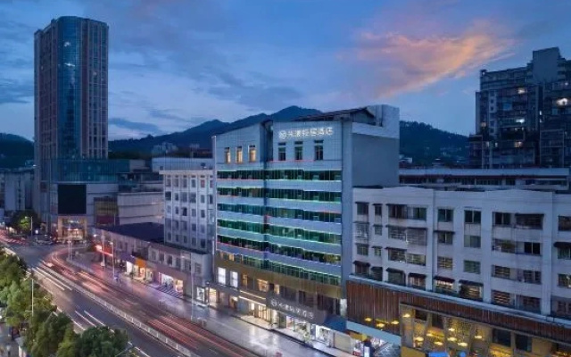 Me Young Residence Hotel (Jishou Heshengtang Mall)