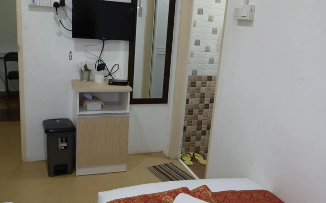 Aban Transit House