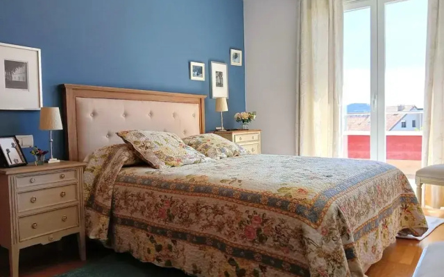 3 Bed Flat - Sleeps 6 - Pool - Garden - Parking
