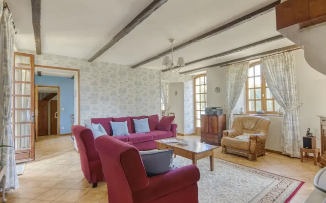 Characteristic holiday villa in Berigny with enclosed garden