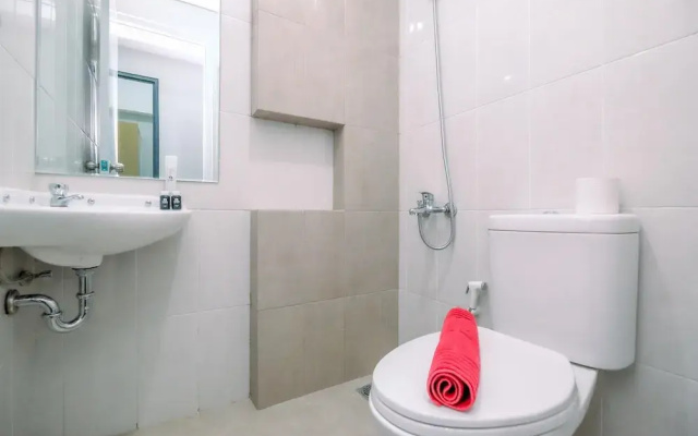 Well Furnished And Comfy 2Br At Royal Heights Apartment