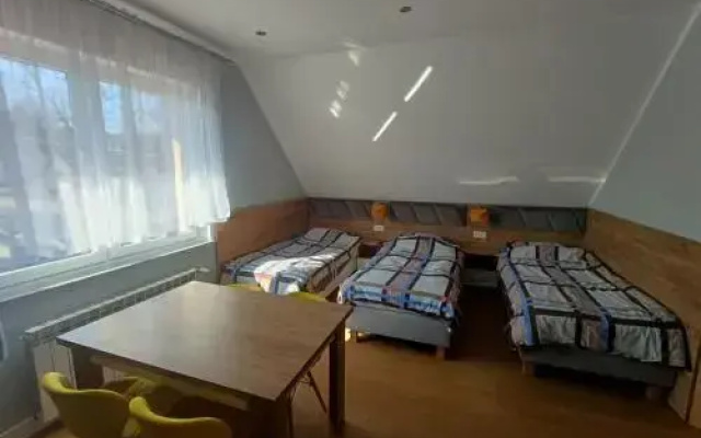 Noclegi u Moni
