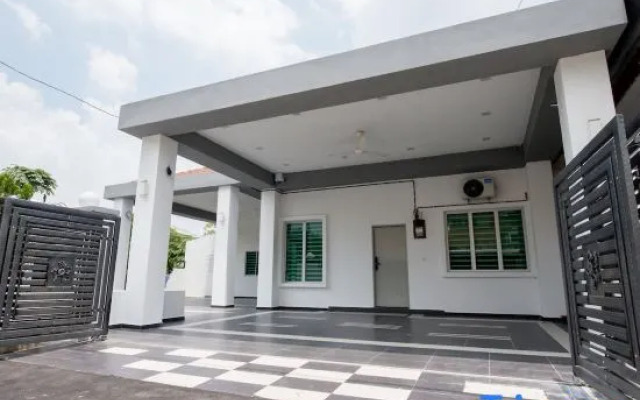 De Luma(The Rumah Alma 9 bedroom/8 bathroom