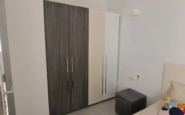 Twin Room with Laundry in Pembroke