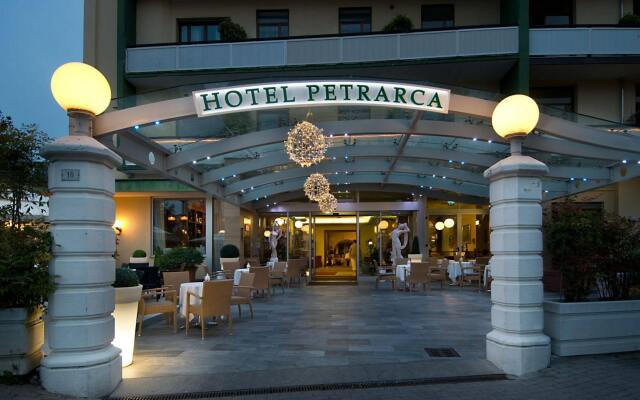 Отель Petrarca Terme Италия, Монтегротто-Терме - отзывы, цены и фото номеров - забронировать отель Petrarca Terme онлайн вид на фасад