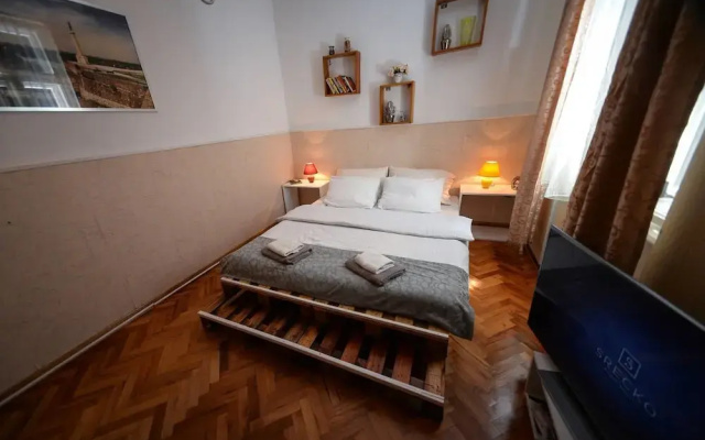 Srecko Apartment