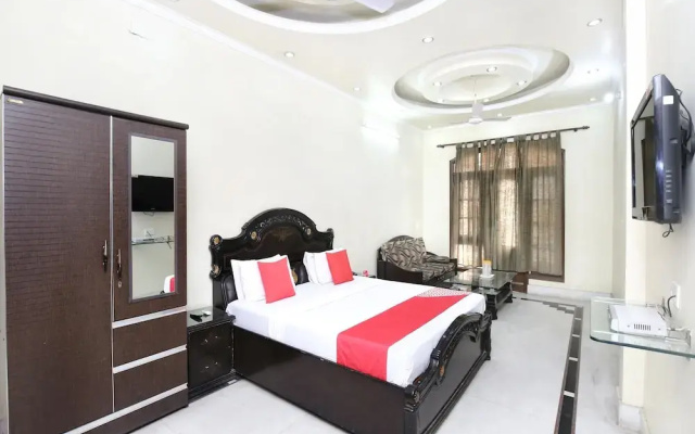 OYO 15347 Dhingra Residency