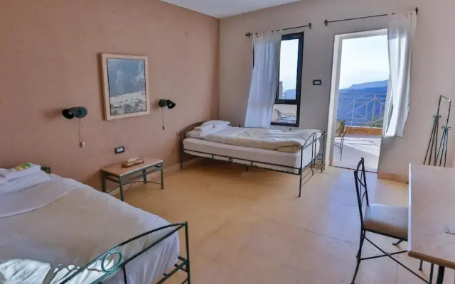 Dana Guest House