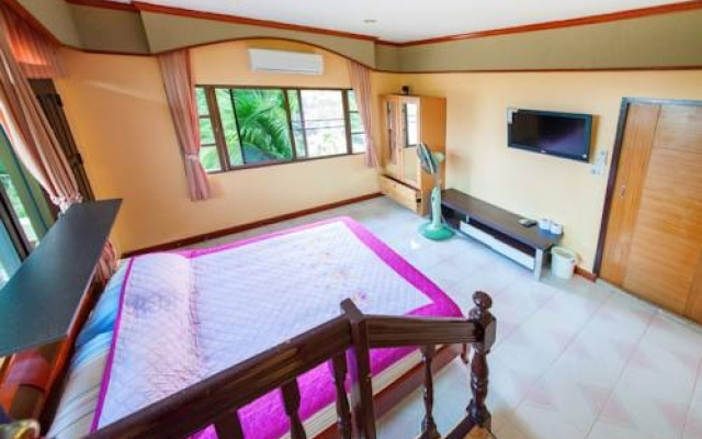 Yellow Villa With Pool In Rawai