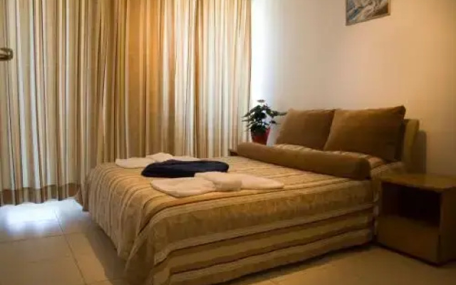 Sunny House Aparthotel