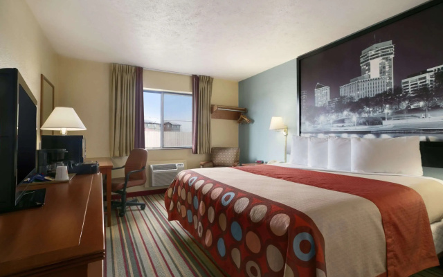 Super 8 by Wyndham Park City/North Wichita Area