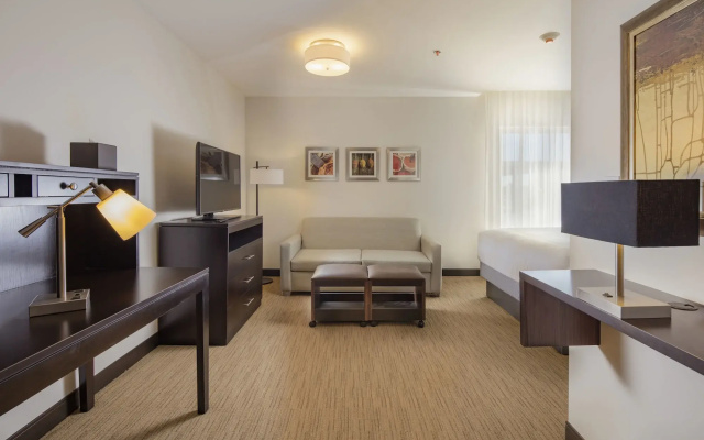 Staybridge Suites Irapuato by IHG
