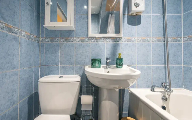 Rochdale Retreat - Spacious 4-bed House 8 Beds