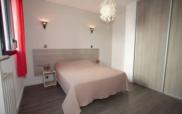 Villa in Anglet Between Ocean, Forests