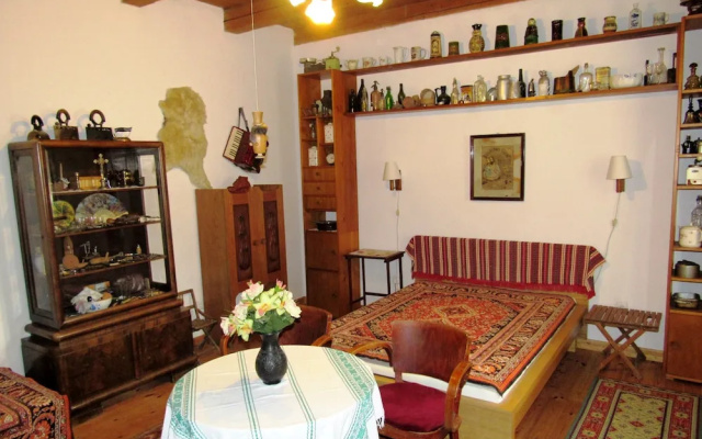 Room in Farmhouse - Rustic Charm - two Bedroom Suite 8601