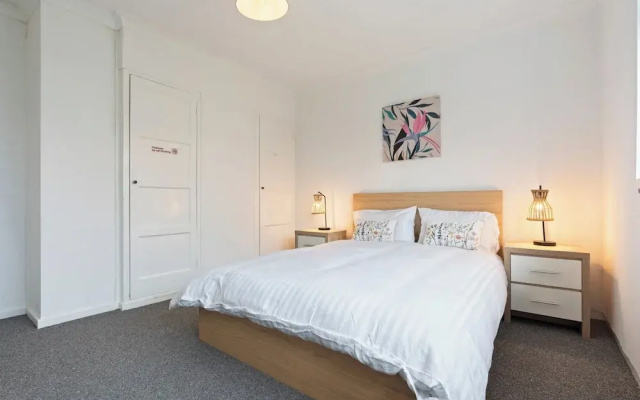 Serene Melford House in Nottingham