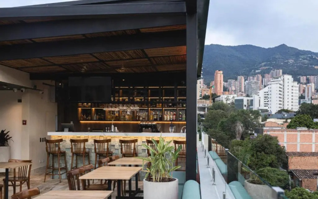 Sloh Hotel & Bar Manila Medellin