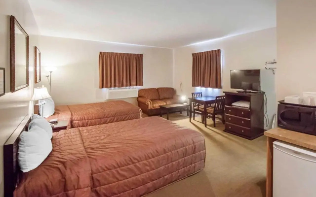 Econo Lodge Inn & Suites