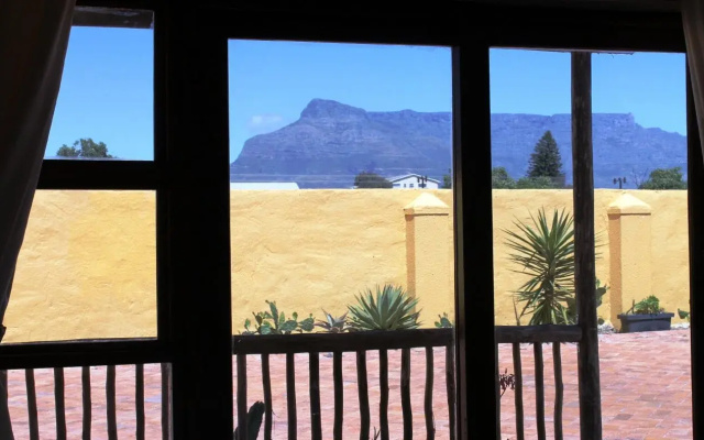 Flintstones Guest House Cape Town