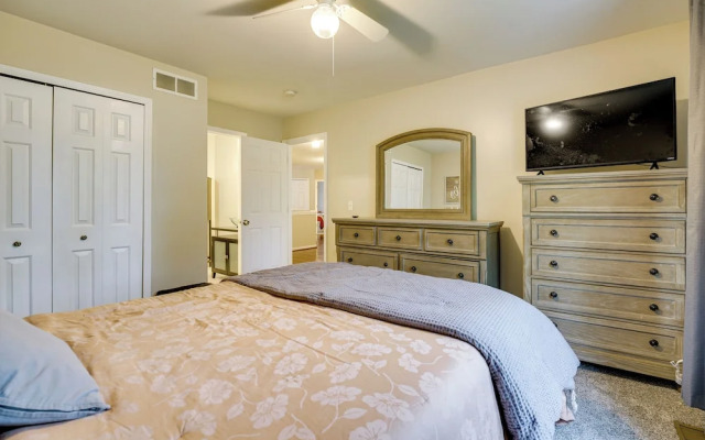 Pets Welcome: Convenient Family Home in Westland!