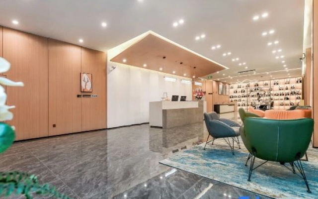 R ROYALSS HOTEL(Chengdu Jinniu Wanda North Railway Station）)