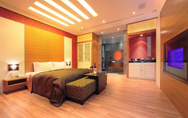 Le Chateau Hotel