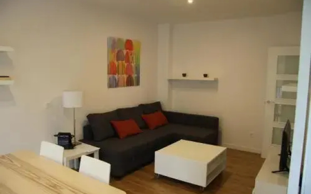 Apartamentos Hiedra y Tapinería Mercado Central