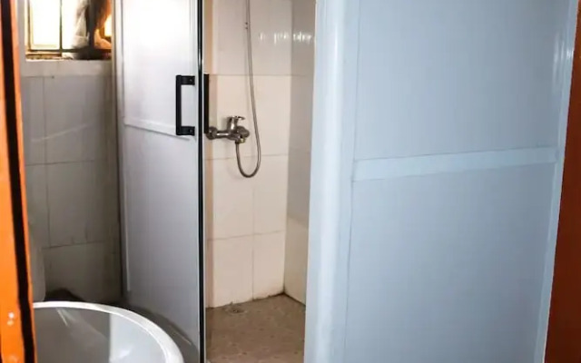 Vis-A-Vis Hotel