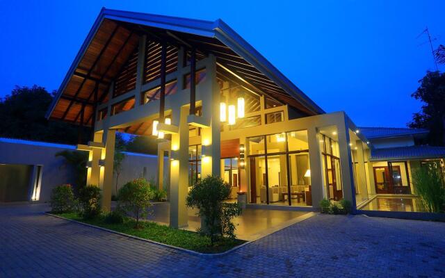 Отель Chaarya Resort & Spa by Chandrika вид на фасад
