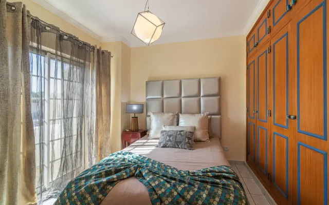 Faro Airport Flat 4 by Homing