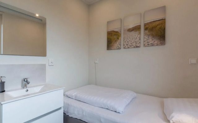 Klaproos, Holiday Home