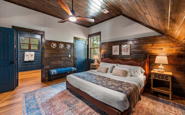 Blue Bird 3 Bedroom Cabin