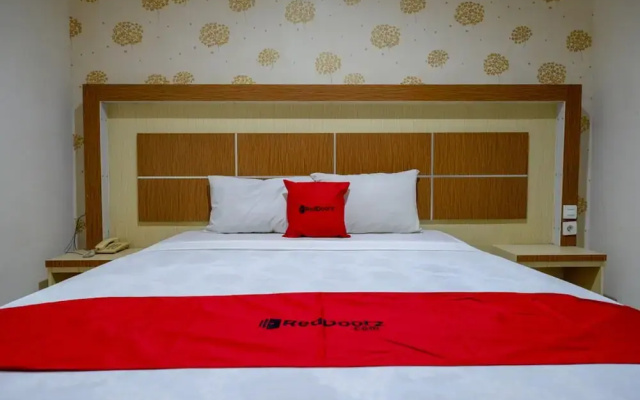 RedDoorz @ Hotel Bumi Palupy