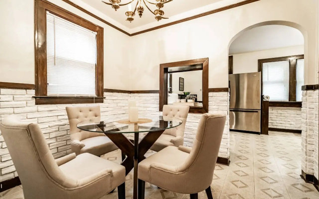 Glamorous Green Beauty in the Heart of University District 15min to Downtown